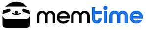 Logo eines stilisierten Faultiers aus schwarzem Material neben dem Schriftzug memtime in Schwarz und Blau
