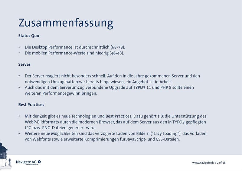 Zusammenfassung auf Papier mit Text zu Server, Performance und Best Practices auf hellblauem Hintergrund
